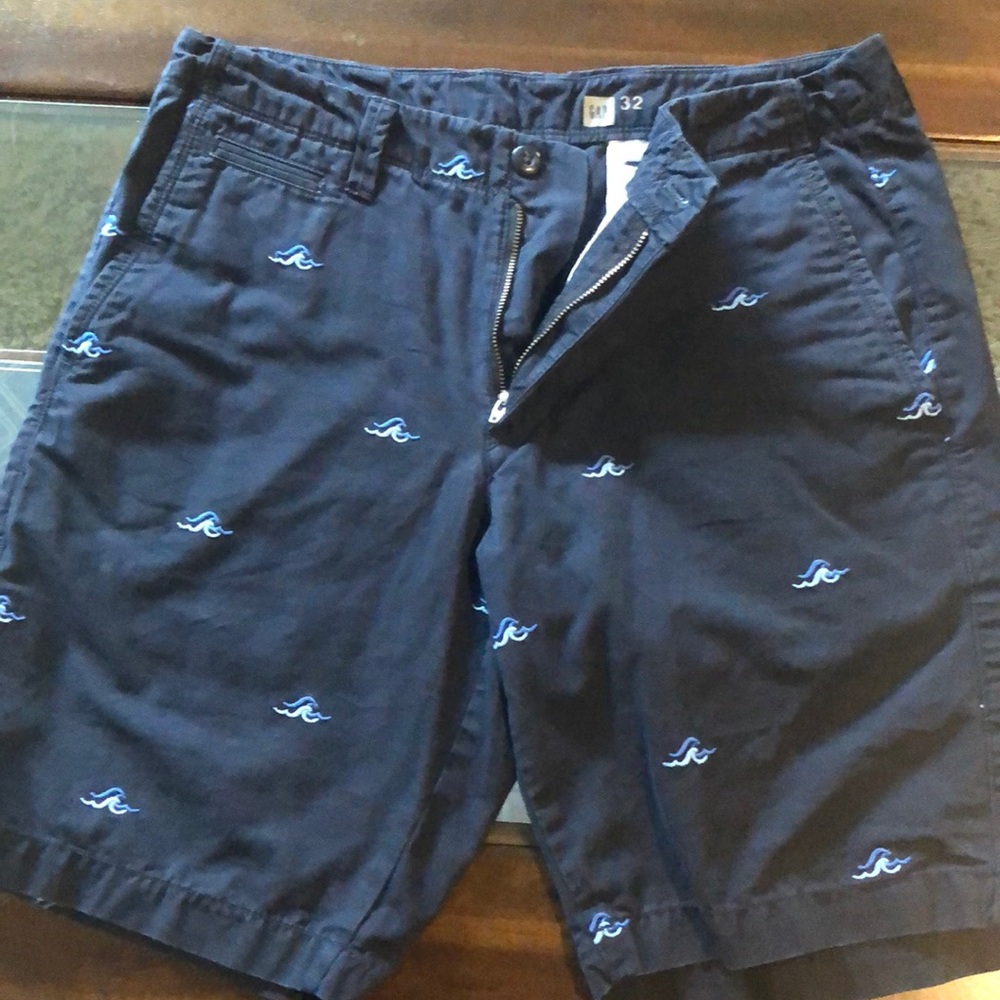 Men’s gap size 32 flat front blue shorts